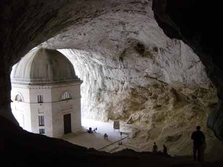 Santuario Madonna di Frasassi (Genga)